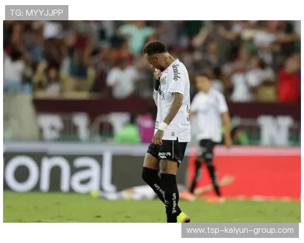 内马尔灵巧分球洞穿全场：足球场上的大师级魔术